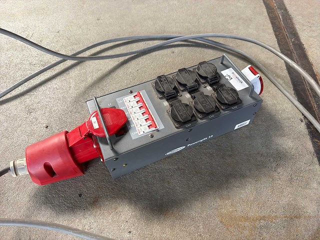 Showtec powersplit 32a stroomverdeler 6-voudig cee 32a - afbeelding 2 van  5