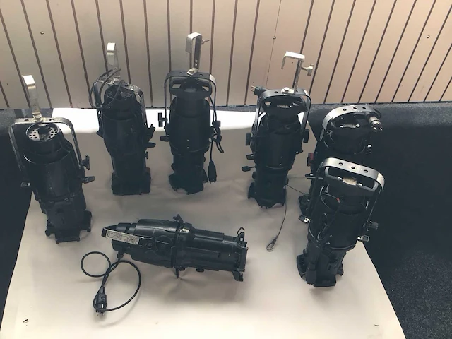 Showtec profile 750 theaterlamp / podiumlampen (7x) - afbeelding 1 van  4