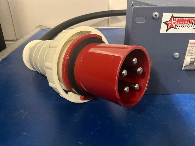 Showtec ps-6304 krachtstroomverdeler 19” - afbeelding 3 van  5