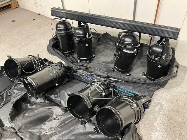 Showtec sliding showbar 4 t-balk (2x) - afbeelding 1 van  7