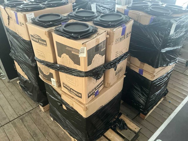 Showtec studio beam cdm/hci-150 winkelverlichting (8x) - afbeelding 2 van  3