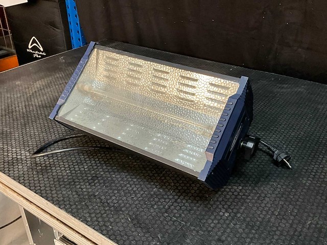 Showtec titan strobe 1500w stroboscoop - afbeelding 1 van  8