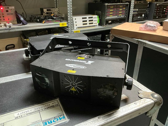 Showtec xterminator lichteffect (2x) - afbeelding 1 van  3