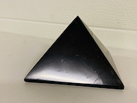 Shungiet piramide gepolijst - afbeelding 2 van  8