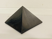 Shungiet piramide gepolijst - afbeelding 3 van  8