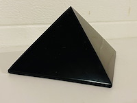 Shungiet piramide gepolijst - afbeelding 5 van  8