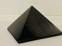 Shungiet piramide gepolijst - afbeelding 6 van  8