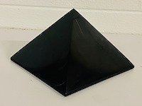 Shungiet piramide gepolijst - afbeelding 5 van  7