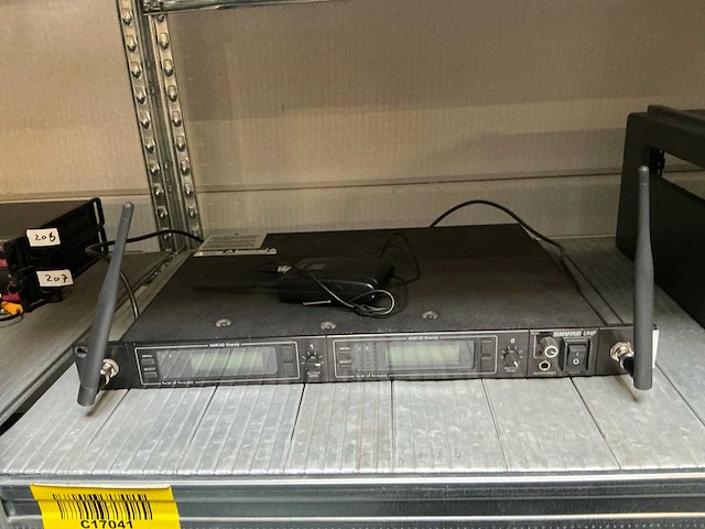 Shure - wireless transmitter - afbeelding 2 van  4