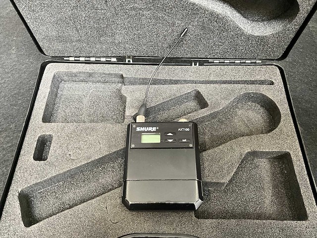 Shure axient axt100 beltpack - afbeelding 1 van  3