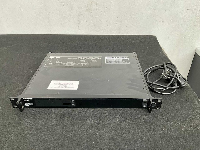 Shure axient axt631e antenna distribution amplifier - afbeelding 1 van  4