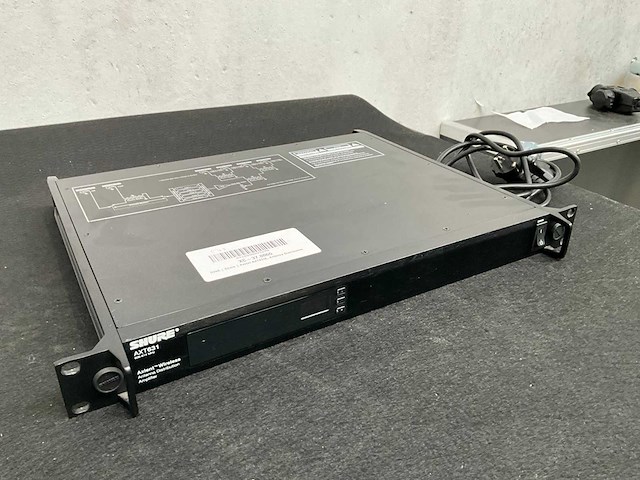 Shure axient axt631e antenna distribution amplifier - afbeelding 2 van  4