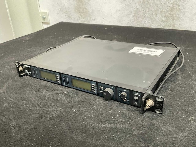 Shure ur4d digitale ontvanger - afbeelding 1 van  3