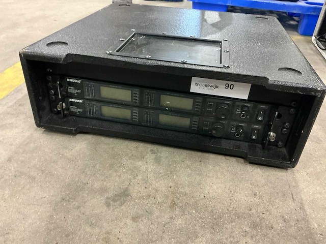 Shure ur4d+ draadloze microfoon ontvanger - afbeelding 1 van  3