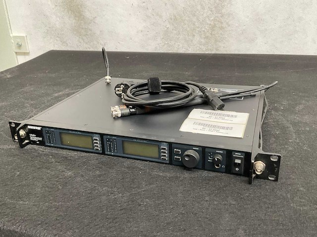 Shure ur4d+ dual wireless receiver (2x) - afbeelding 1 van  5