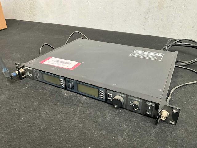 Shure ur4d+ dual wireless receiver - afbeelding 3 van  5