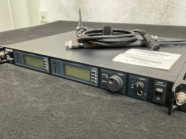 Shure ur4d+ dual wireless receiver - afbeelding 4 van  5