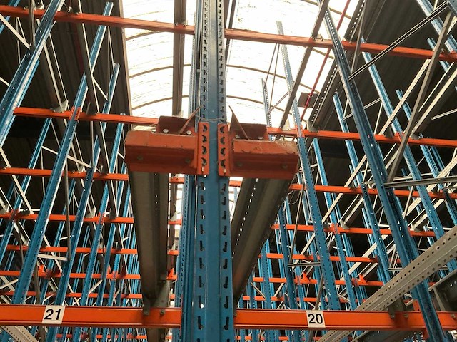 Shuttle magazijnstelling 39 rijen met 2x shuttle - afbeelding 4 van  9