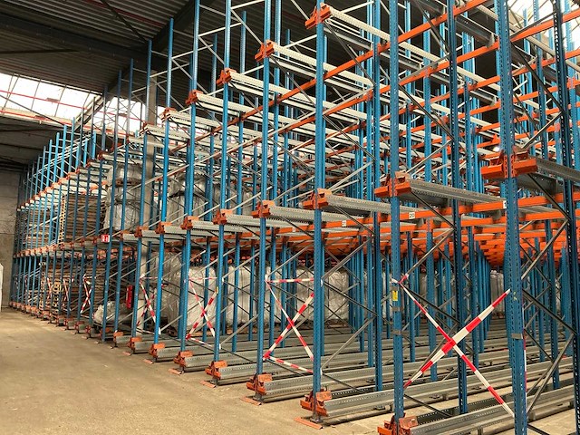 Shuttle magazijnstelling 39 rijen met 2x shuttle - afbeelding 1 van  9