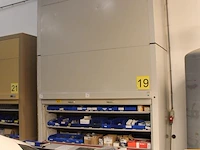 Shuttlekast met 23 secties . afmeting 220 x 125 cm. hoogte ca.380 cm. dient gedemonteerd vervoerd te worden... - afbeelding 2 van  4