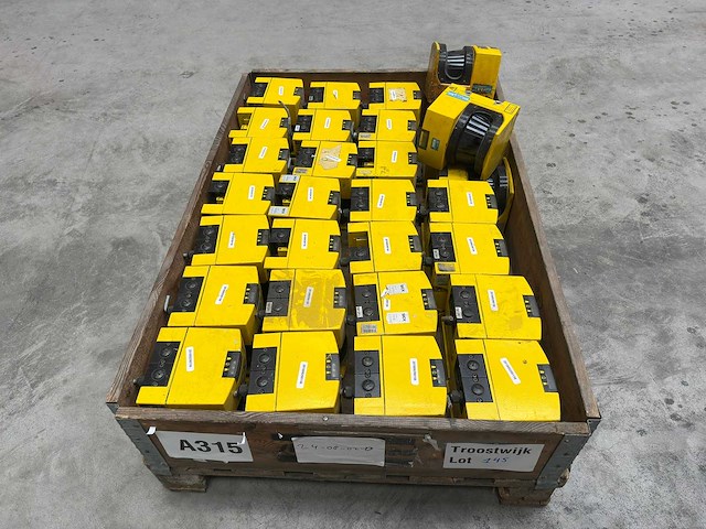Sick - partij pls101-112 photoelectric laser scanner (30 stuks) - afbeelding 1 van  7