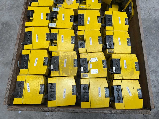 Sick - partij pls101-112 photoelectric laser scanner (30 stuks) - afbeelding 1 van  3