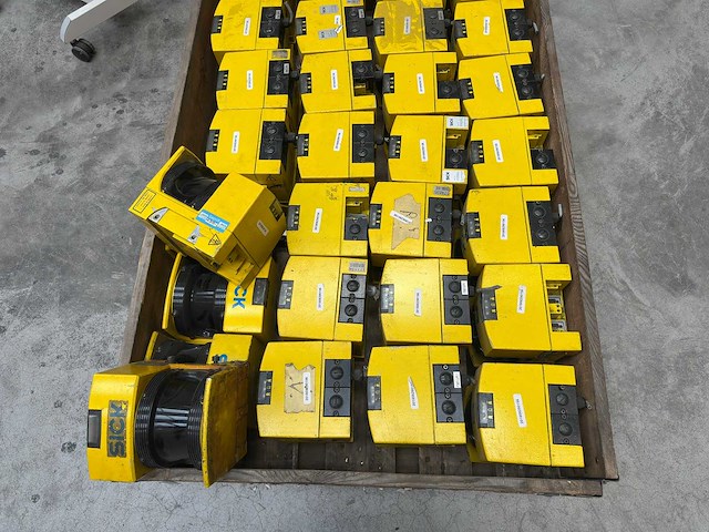 Sick - partij pls101-112 photoelectric laser scanner (30 stuks) - afbeelding 3 van  7