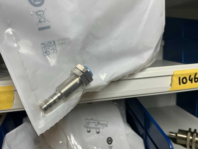 Sick en festo partij onderdelen t.b.v robots in stalen kast (2x) - afbeelding 2 van  64