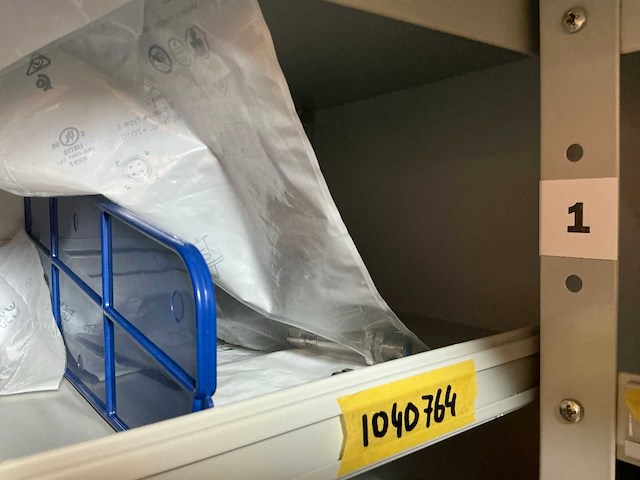 Sick en festo partij onderdelen t.b.v robots in stalen kast (2x) - afbeelding 3 van  64