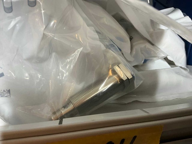 Sick en festo partij onderdelen t.b.v robots in stalen kast (2x) - afbeelding 7 van  64