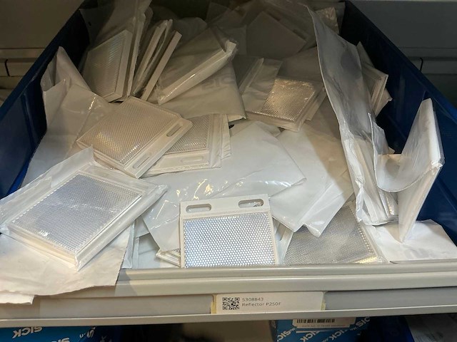 Sick en festo partij onderdelen t.b.v robots in stalen kast (2x) - afbeelding 17 van  64