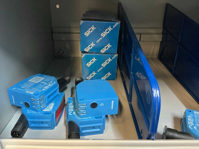 Sick en festo partij onderdelen t.b.v robots in stalen kast (2x) - afbeelding 24 van  64