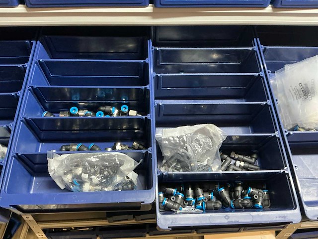 Sick en festo partij onderdelen t.b.v robots in stalen kast (2x) - afbeelding 36 van  64