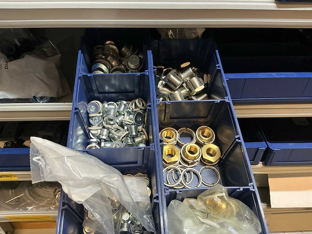 Sick en festo partij onderdelen t.b.v robots in stalen kast (2x) - afbeelding 49 van  64