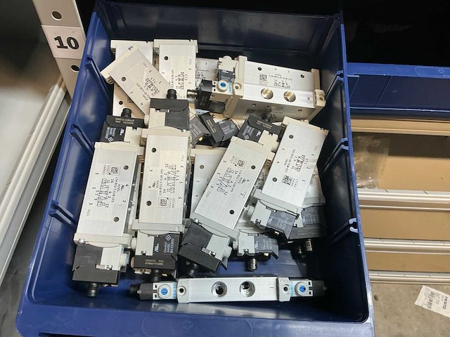 Sick en festo partij onderdelen t.b.v robots in stalen kast (2x) - afbeelding 51 van  64