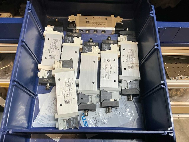 Sick en festo partij onderdelen t.b.v robots in stalen kast (2x) - afbeelding 52 van  64