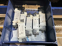 Sick en festo partij onderdelen t.b.v robots in stalen kast (2x) - afbeelding 52 van  64