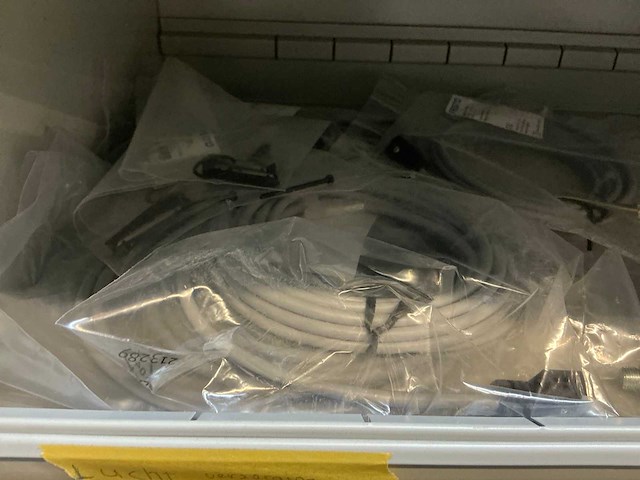 Sick en festo partij onderdelen t.b.v robots in stalen kast (2x) - afbeelding 55 van  64