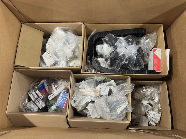 Sick / skf / hutchinson - partij industriële reserveonderdelen - afbeelding 2 van  8