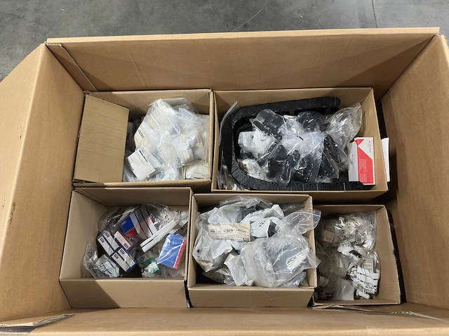 Sick / skf / hutchinson - partij industriële reserveonderdelen - afbeelding 8 van  8