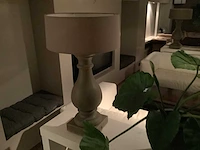 Side table inclusief 2 lampen en decoratie bloem stuk - side table - afbeelding 2 van  7