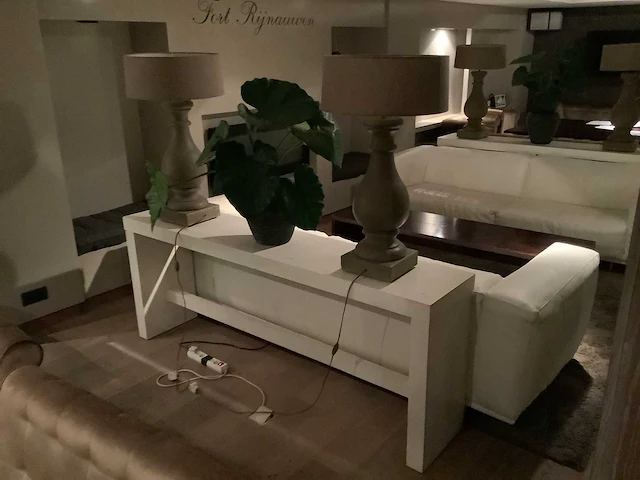 Side table inclusief 2 lampen en decoratie bloem stuk - side table - afbeelding 6 van  7