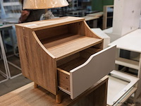 Sidetable, kast & vloerlamp - afbeelding 1 van  4