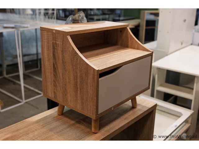 Sidetable, kast & vloerlamp - afbeelding 2 van  4