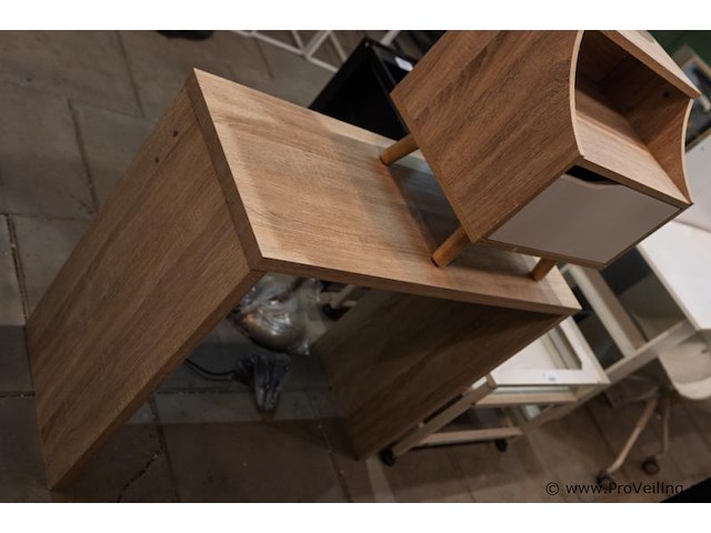 Sidetable, kast & vloerlamp - afbeelding 3 van  4