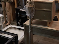 Sidetable, kast & vloerlamp - afbeelding 4 van  4