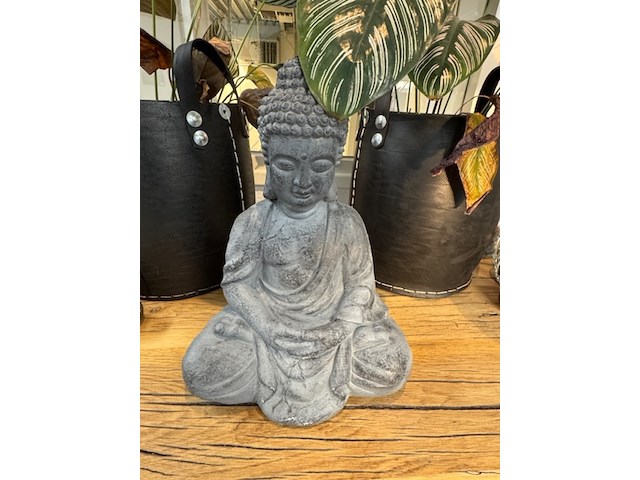 Sidetable, met accessoires en planten - afbeelding 2 van  7