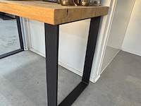 Sidetable, met accessoires en planten - afbeelding 3 van  7