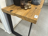 Sidetable, met accessoires en planten - afbeelding 7 van  7
