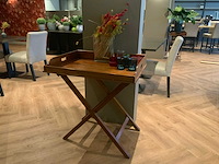 Sidetable met decoratiematerialen - afbeelding 1 van  5